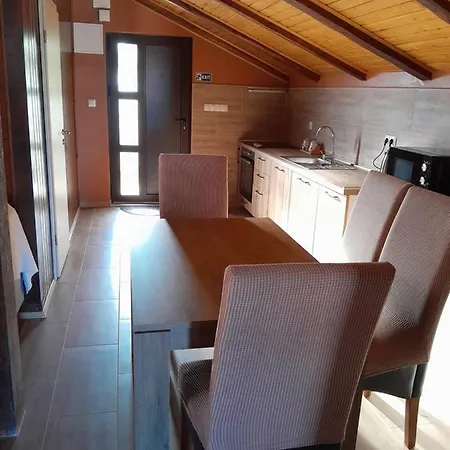 Apartman Lezerno Apartment